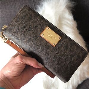 Michael Kors Jet Set Travel wallet wristlet OS